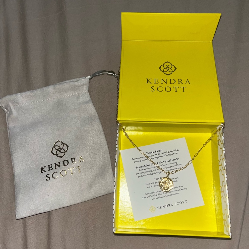 Kendra Scott Dira Coin Pendant Necklace gold OS
